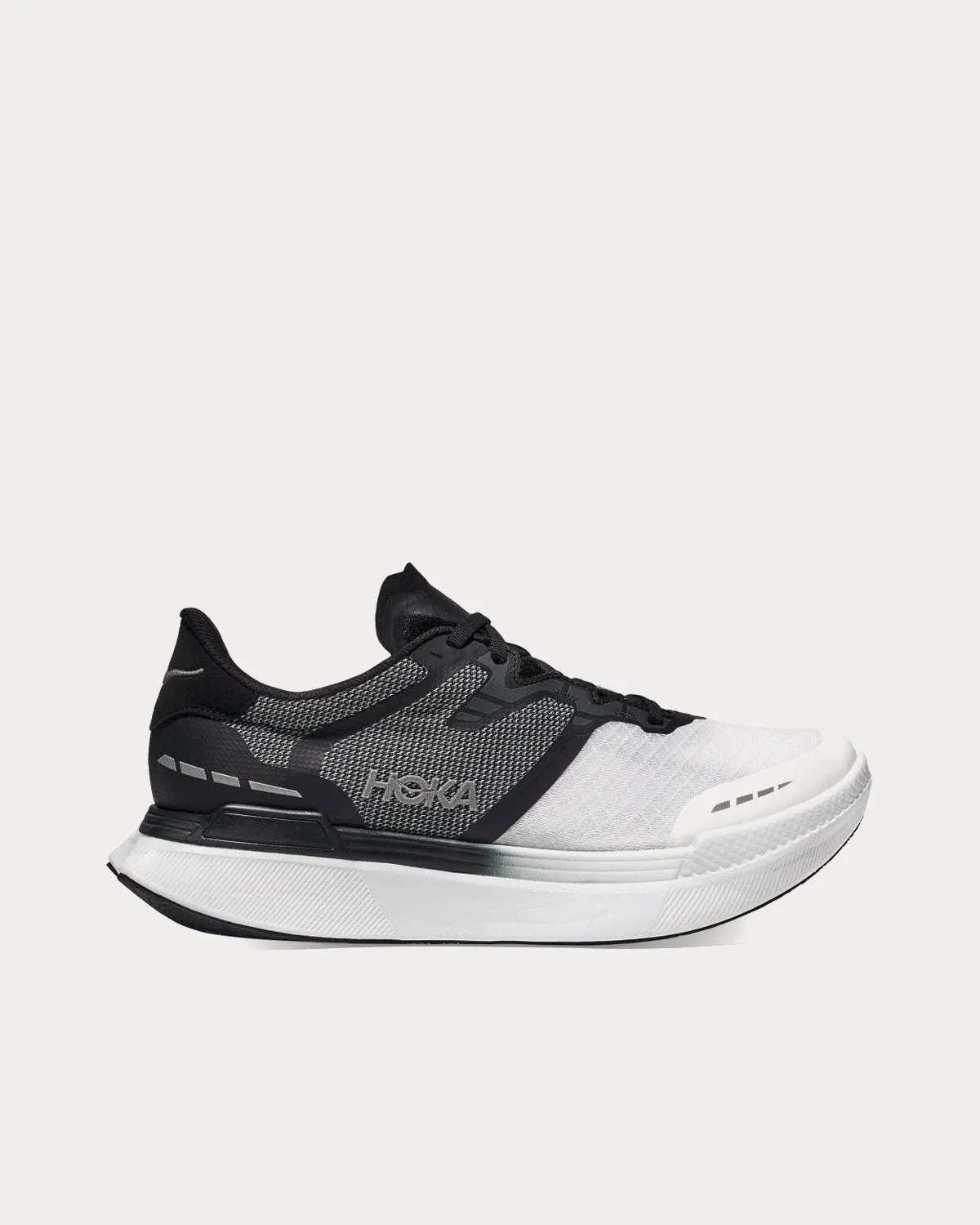 Transport X White / Black Running Shoes